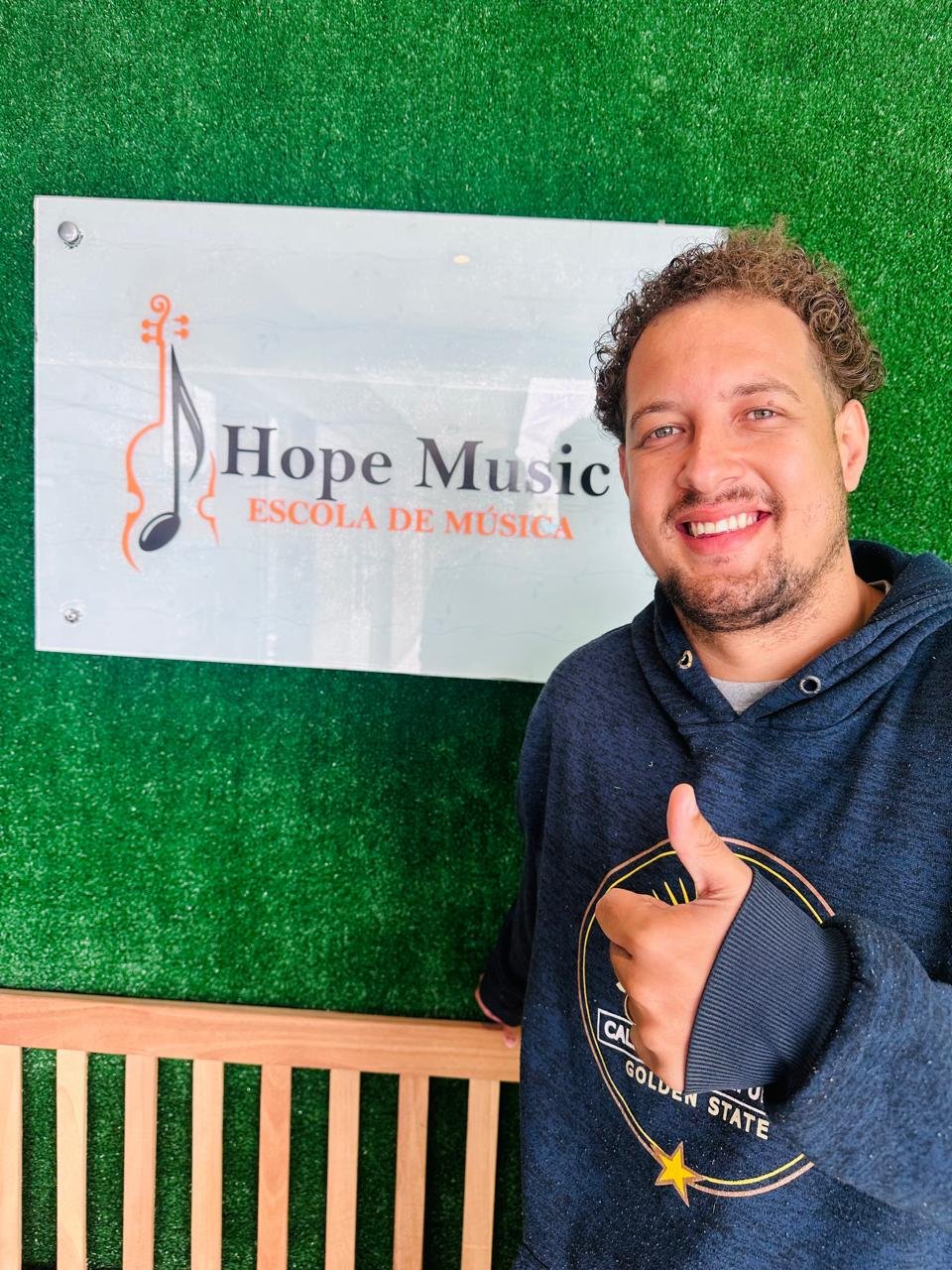 Professor Multi-Instrumentista